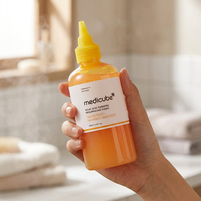MEDICUBE KOJIC ACID TURMERIC RESURFACING TONER 250 ML – Peau Uniforme & Éclatante